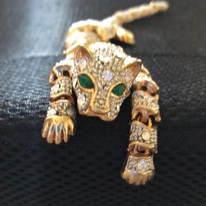 Vintage Panther Over the Shoulder Brooch Pin